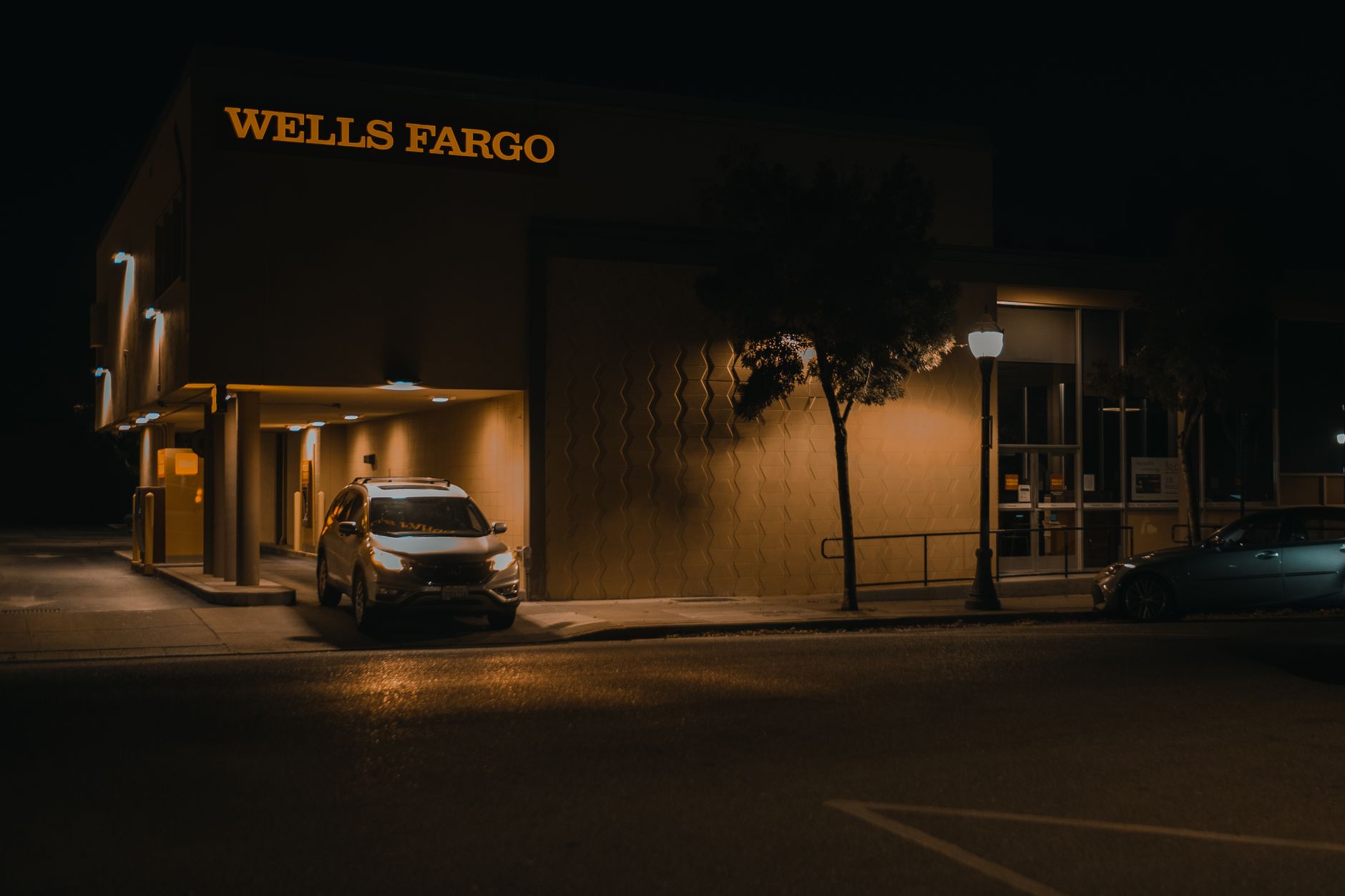 Wells Fargo AT&T sell